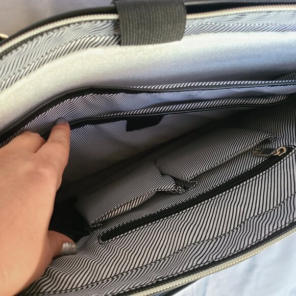 Kenneth Cole Reaction Chelsea Chevron 15" Laptop & Tablet Business Tote - Picture 3 of 12